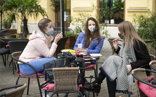 Többször és sűrűbben ellenőrzi a maszkviselés betartását a rendőrség